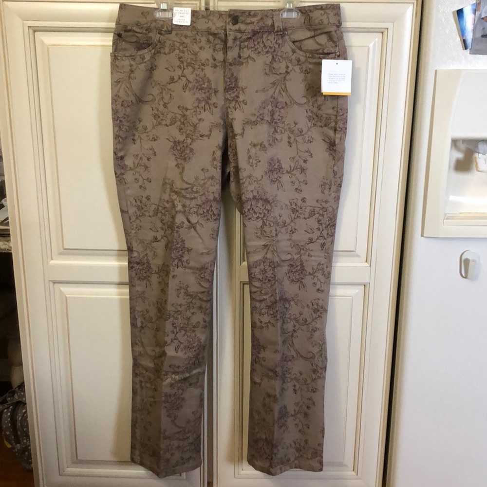 Floral Patterned Pants in Brown and Purple